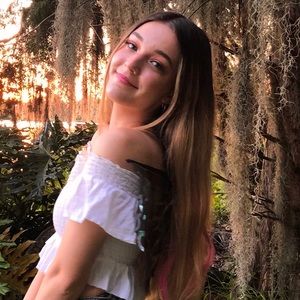 Meet your Posher, Chanel